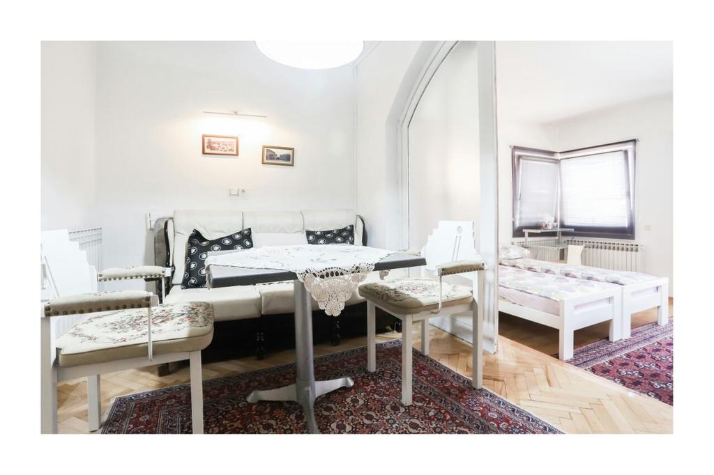Apartments And Rooms Fonty Sarajevo Bagian luar foto